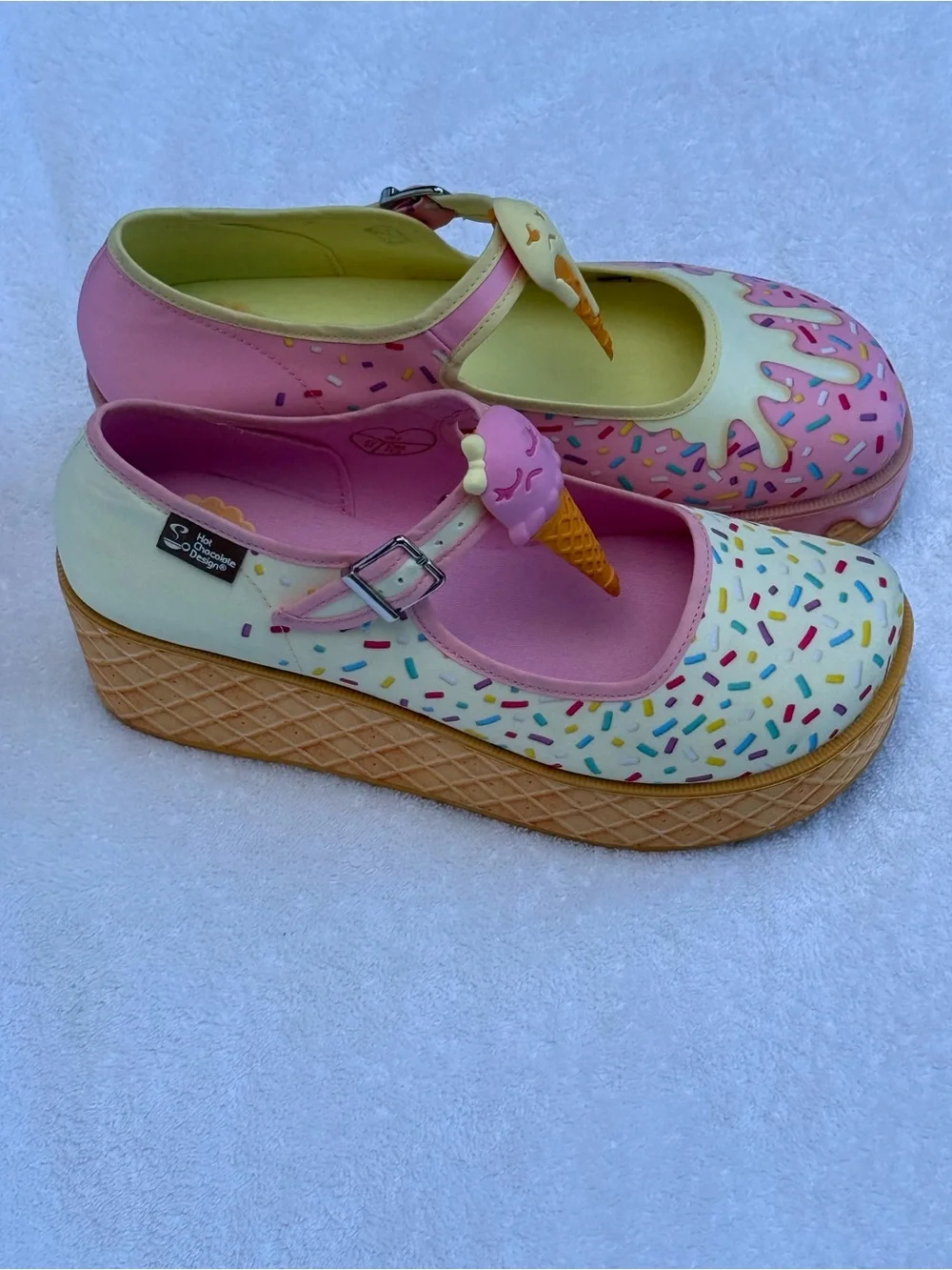 Hot Chocolate Designs Platform Mary Jane Shoes Size 8